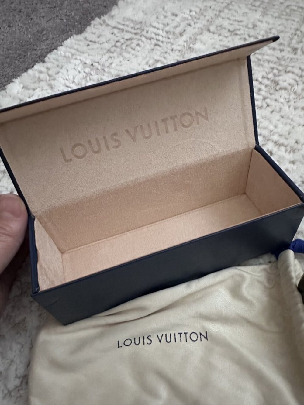 Louis Vuitton cat eye sunglasses - Picture 9 of 12